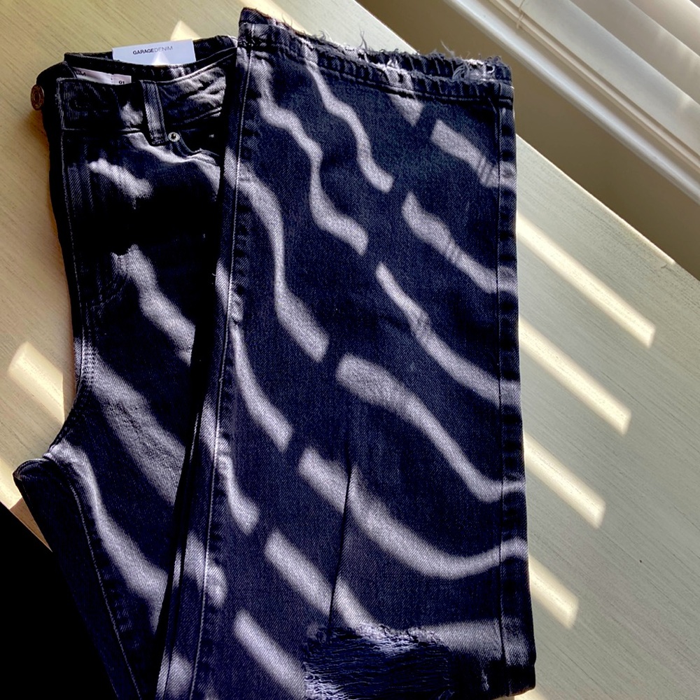New with tags.Garage womens black ripped wide leg high rise pant. Jeans. Size 01